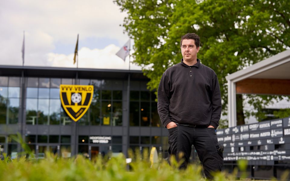 Afbeelding van verhaal Datorită lui Tom Deters, iarba de la VVV-Venlo e întotdeauna mai verde